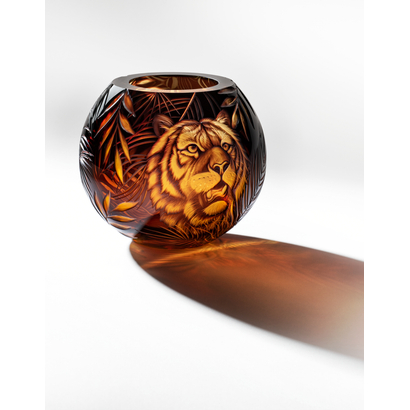 Beauty vase with tiger engraving, 13 cm